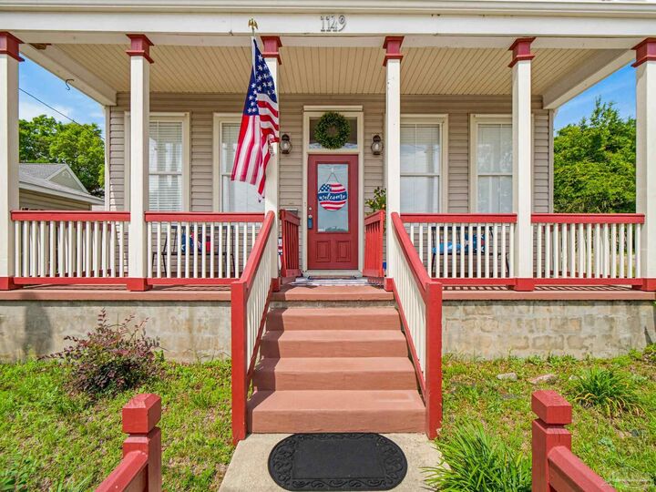 Property Photo:  1149 N Guillemard St  FL 32501 