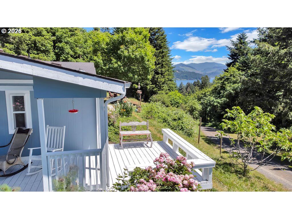 Property Photo: 35235 Row River Rd OR 97424