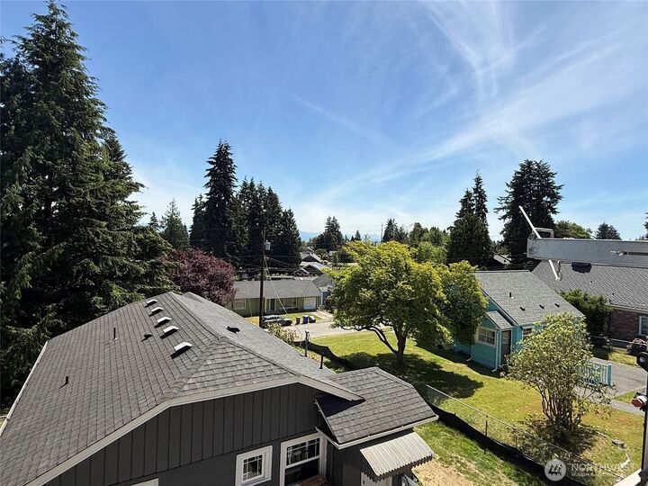 Property Photo:  5620  Wetmore Avenue B  WA 98203 
