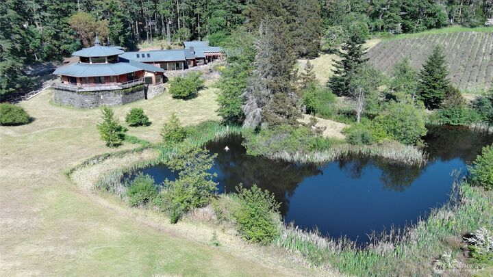 Property Photo:  206  Hawthorne Lane  WA 98250 