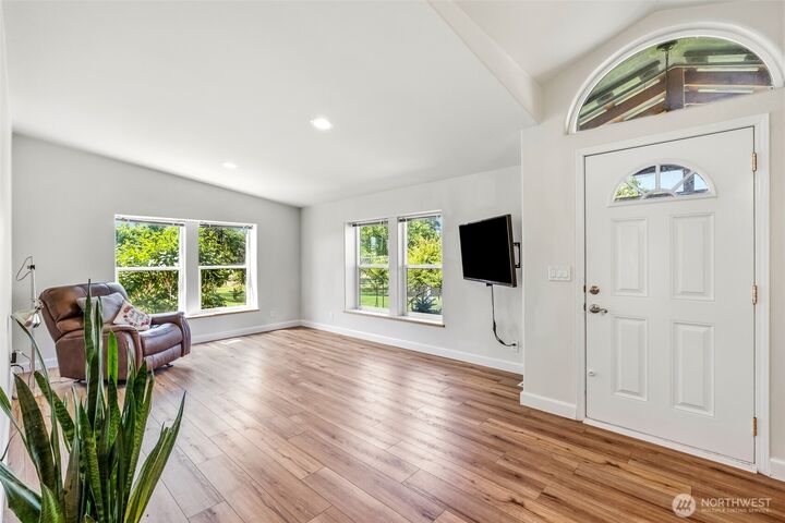 Property Photo: 4035 Rd Q SW WA 98848