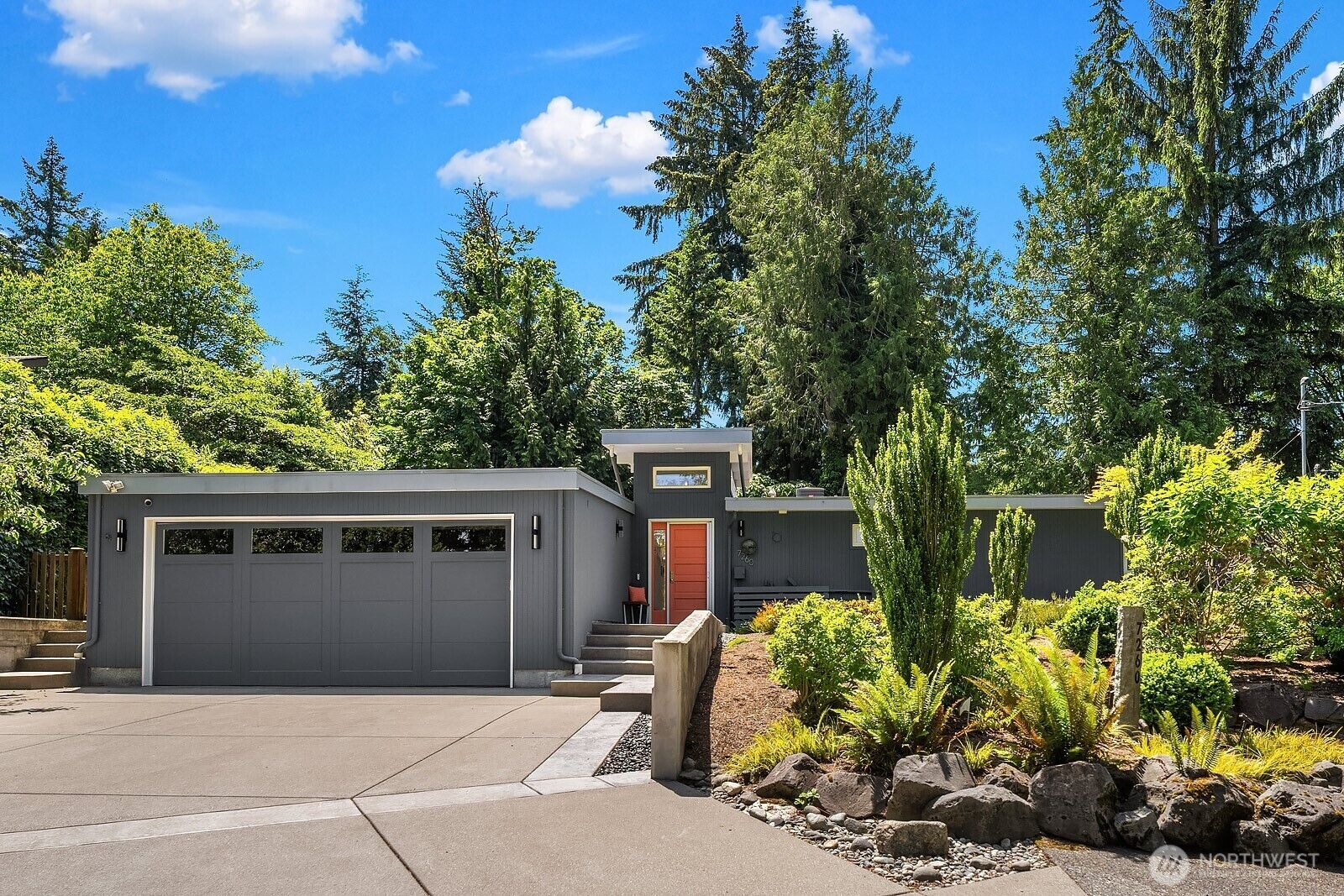Property Photo:  7260 W Mercer Way  WA 98040 