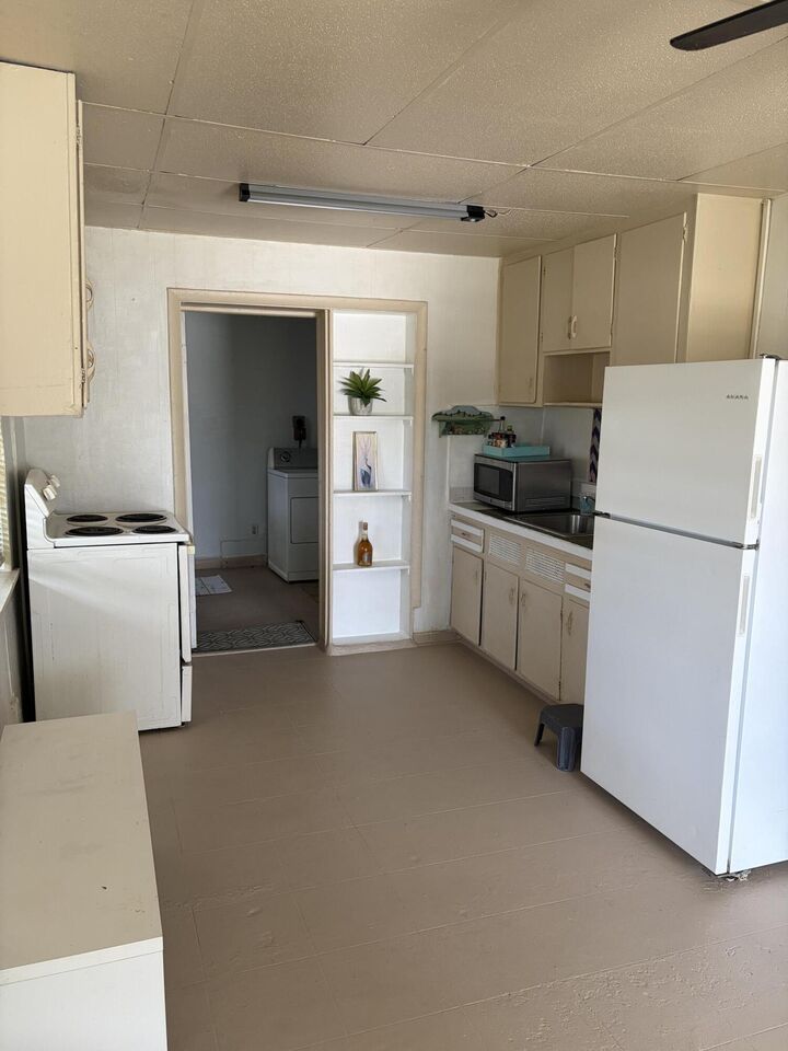 Property Photo:  198 SE 4th Street  FL 33483 