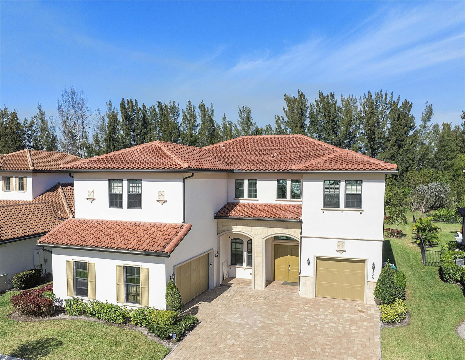 Property Photo:  9245 W Parkland Bay Trail  FL 33076 