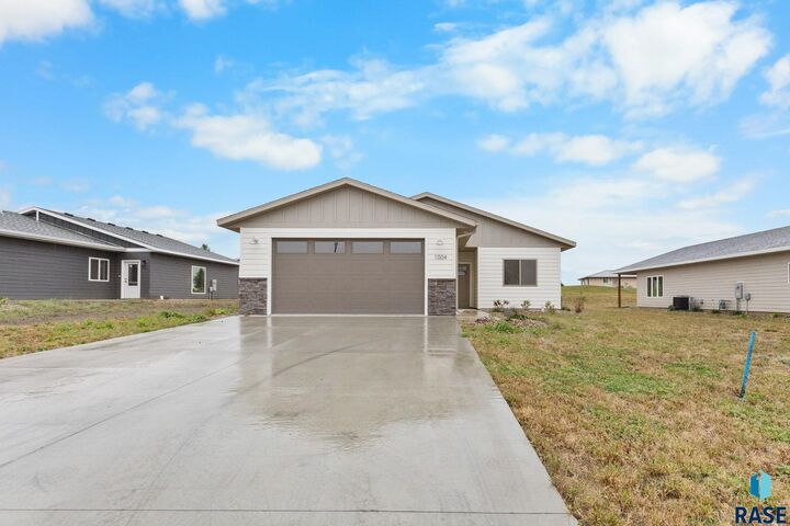 Property Photo:  1004 S 6th Ave  IA 51246 