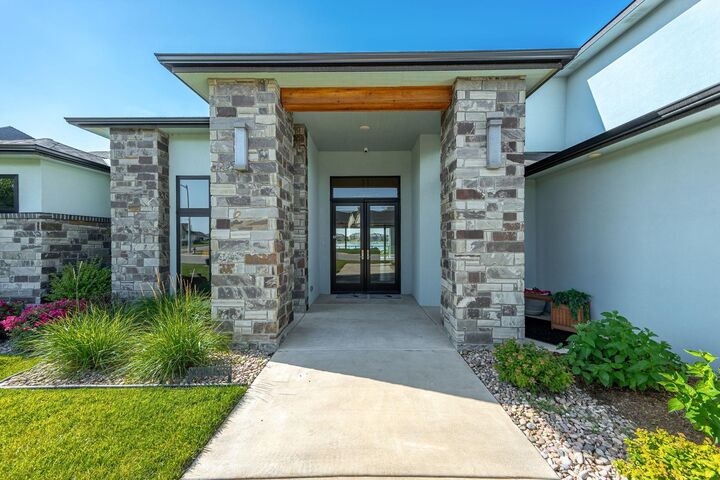 Property Photo:  2891 N Anna St  KS 67205-1159 