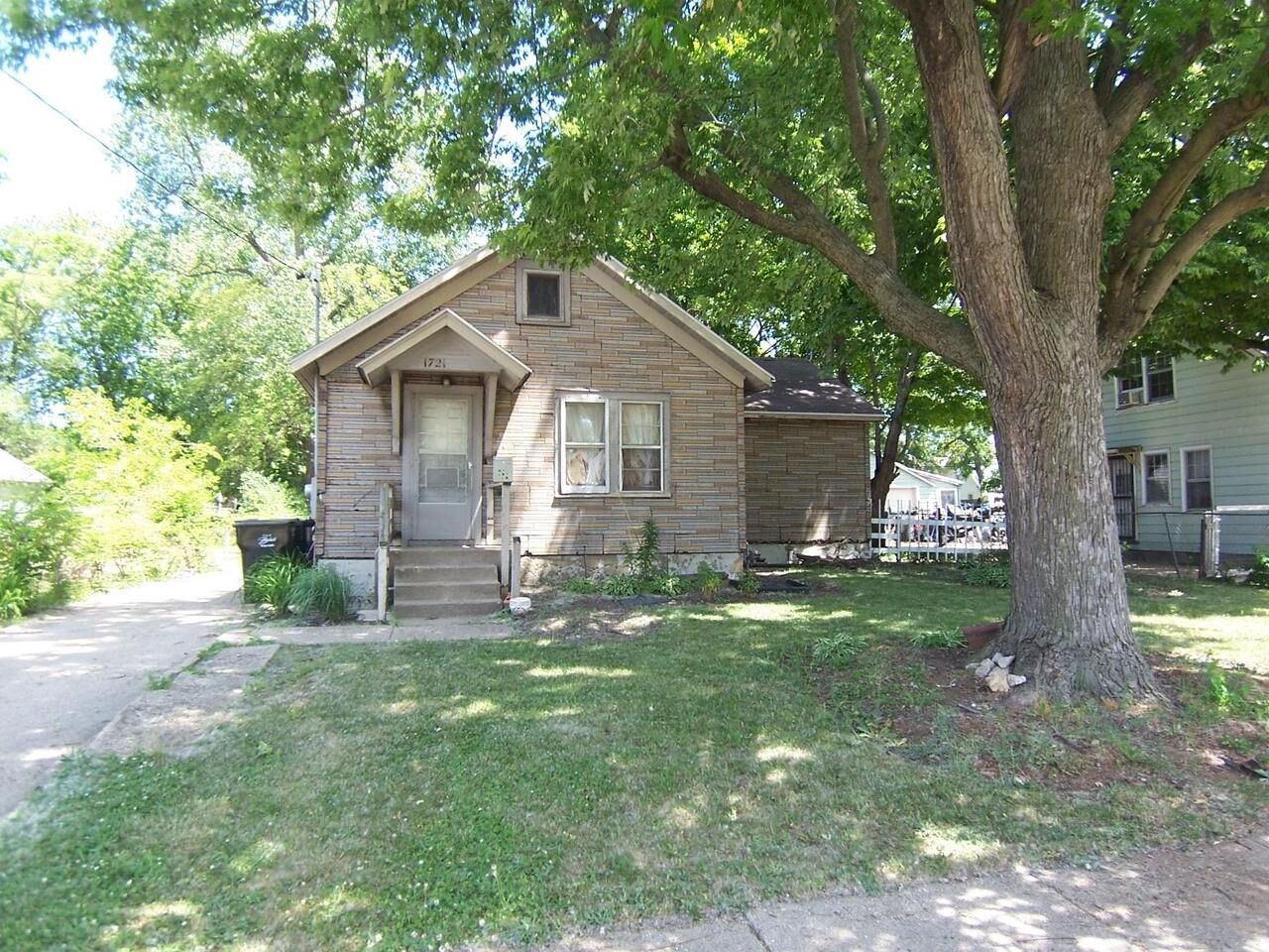 Property Photo:  1721 Harrison Avenue  WI 53511 