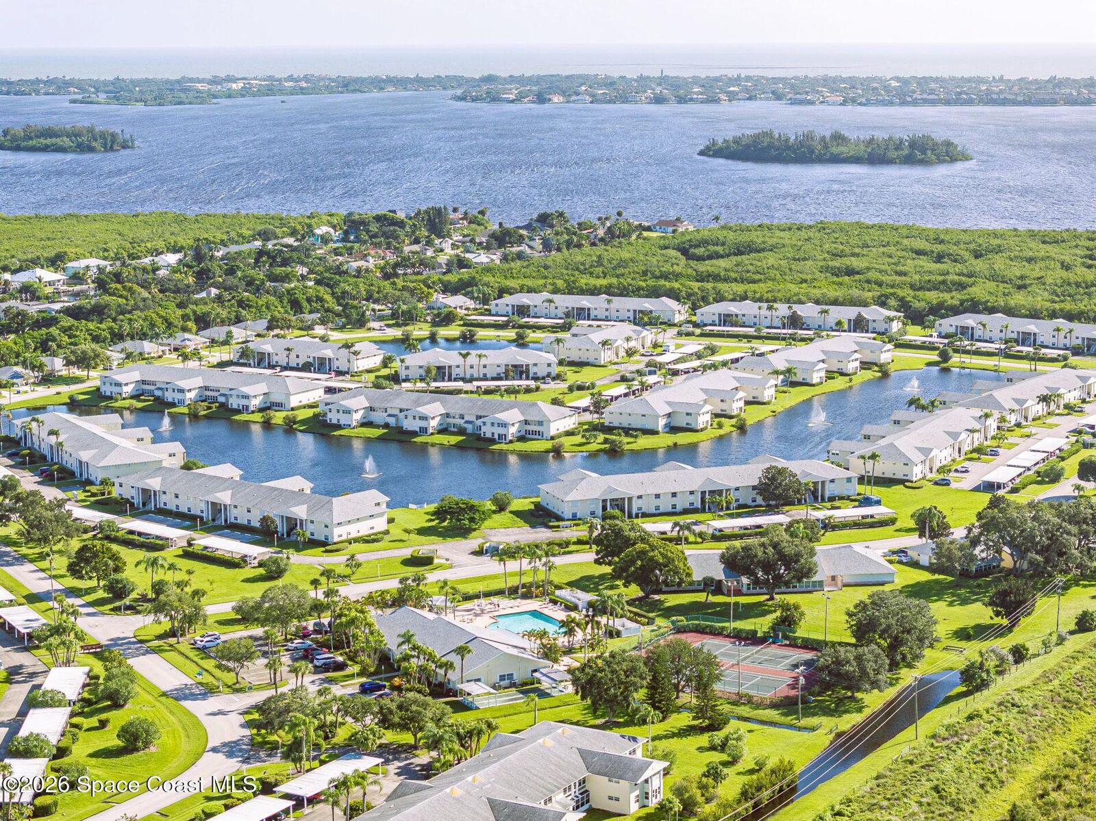 Property Photo:  464 Grove Isle Circle  FL 32962 