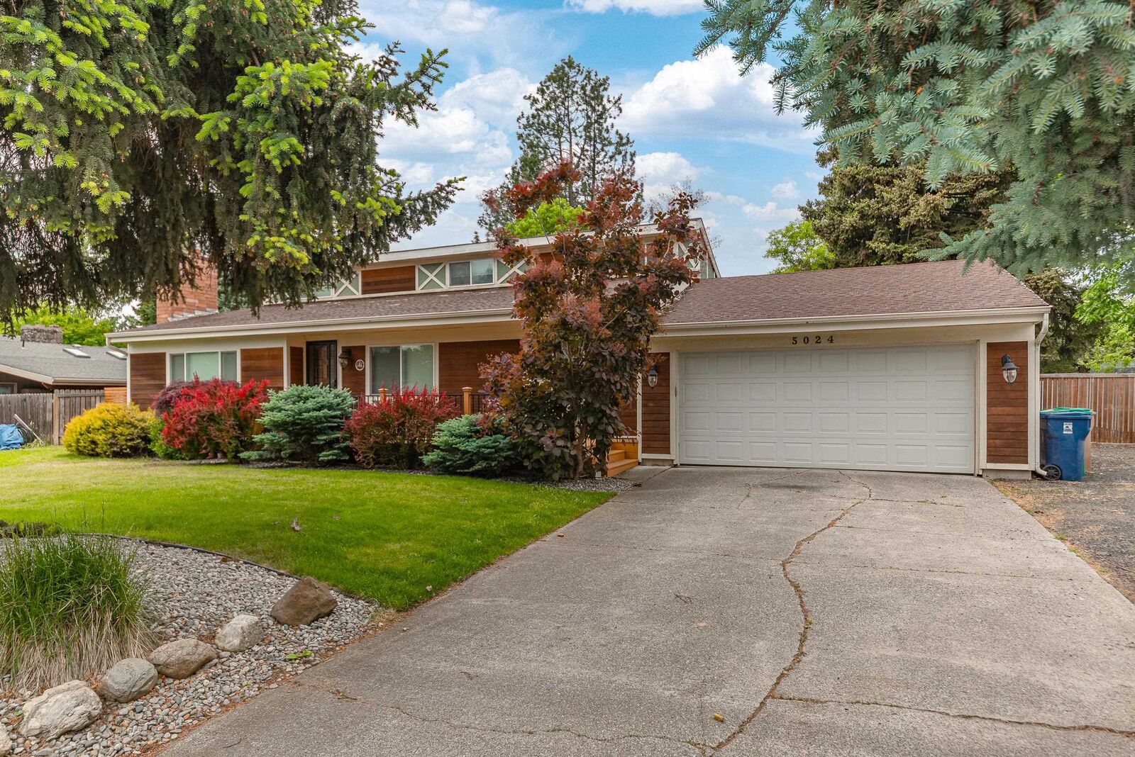 Property Photo: 5024 S Madelia St WA 99223-8129