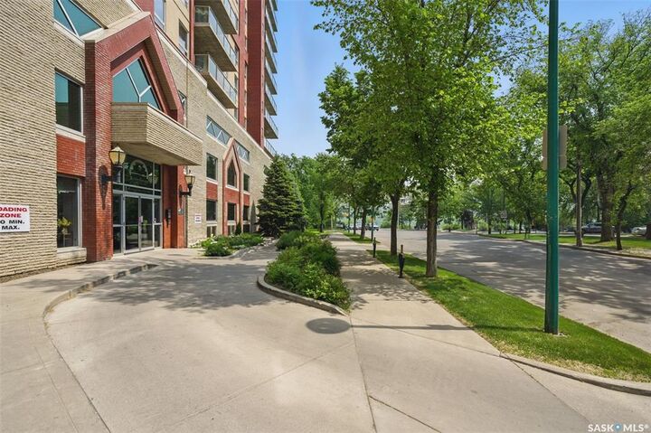 Property Photo: 902 Spadina Crescent E 1006 SK S7K 0G8