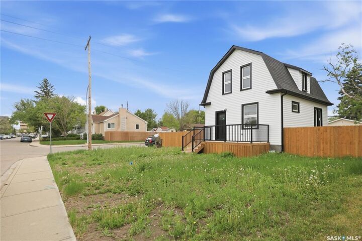 Property Photo:  1376 King Street  SK S4T 4G2 