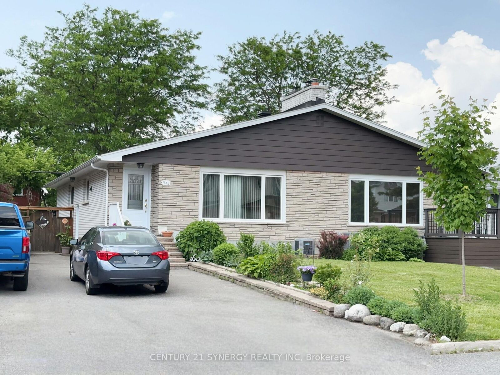 Property Photo:  1236 Clyde Avenue 2  ON K2C 1Y4 