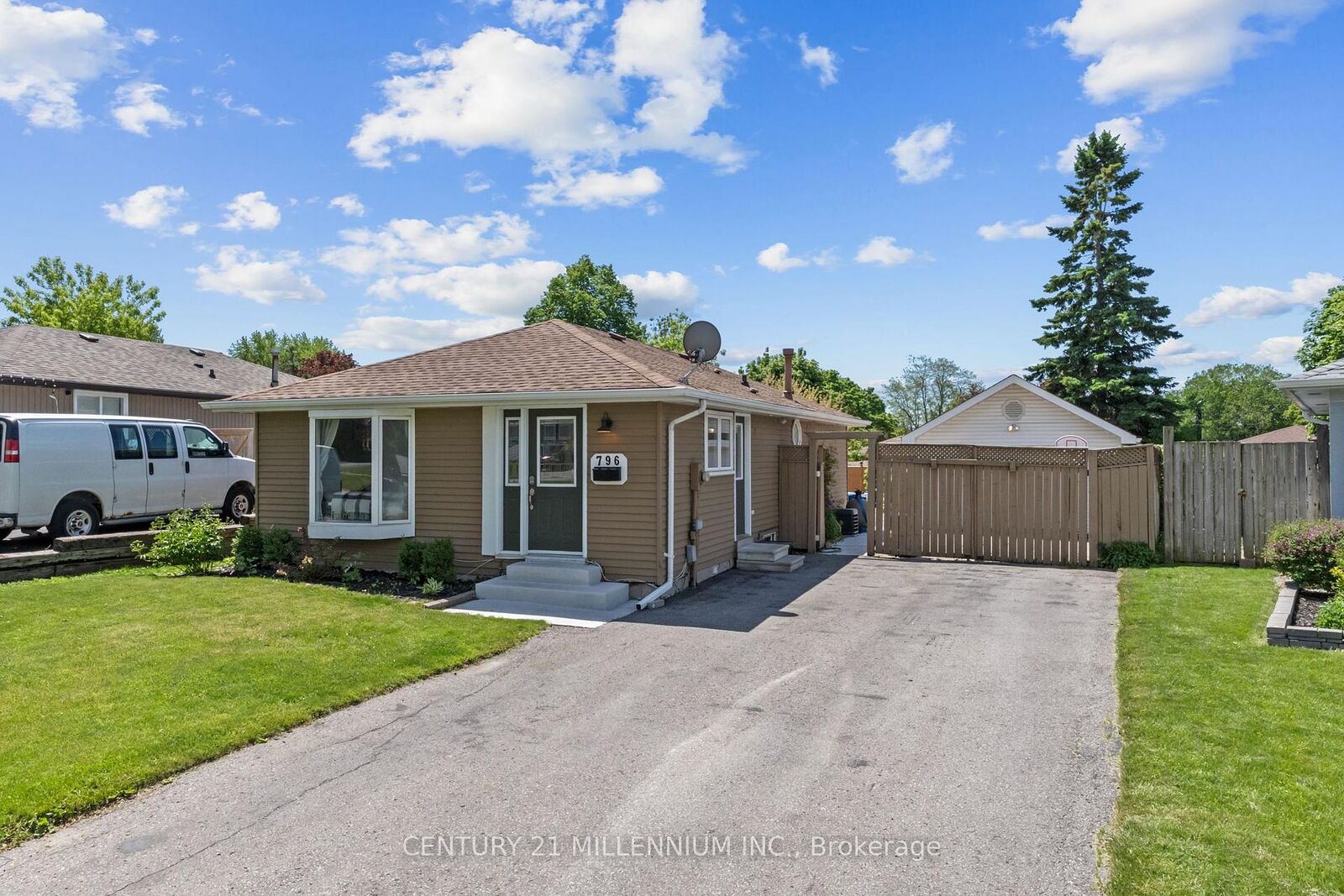 Property Photo: 796 Grandview Drive ON L1H 7W7