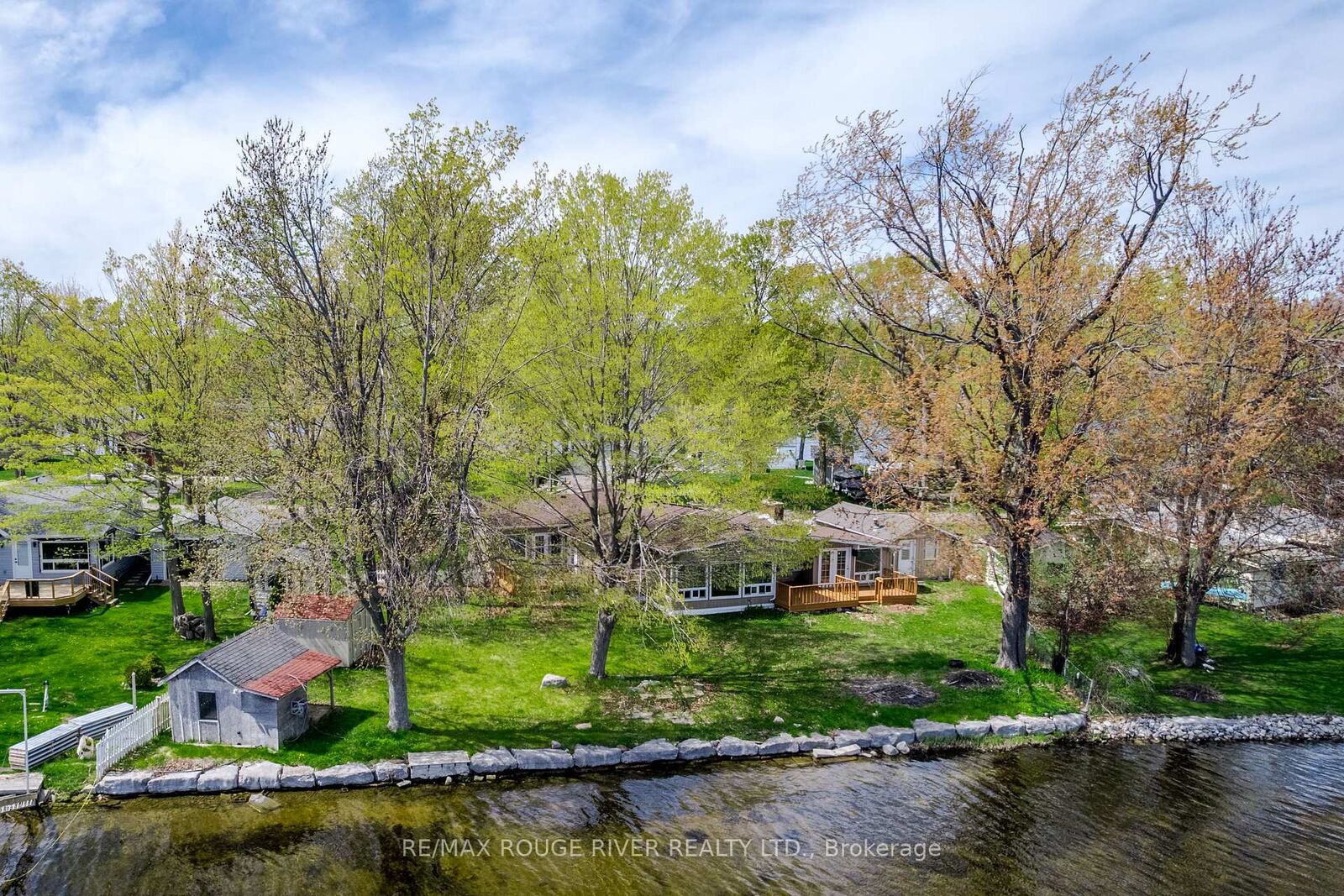 Property Photo: 30 Edgewater Drive ON K0L 1T0