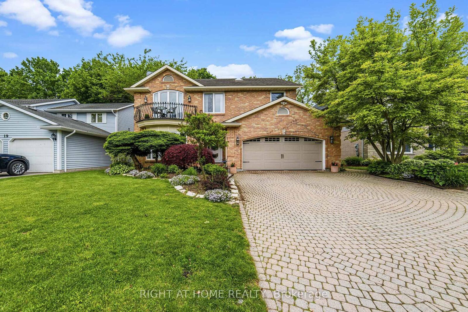 Property Photo: 21 Francis Creek Boulevard ON L2W 1B1