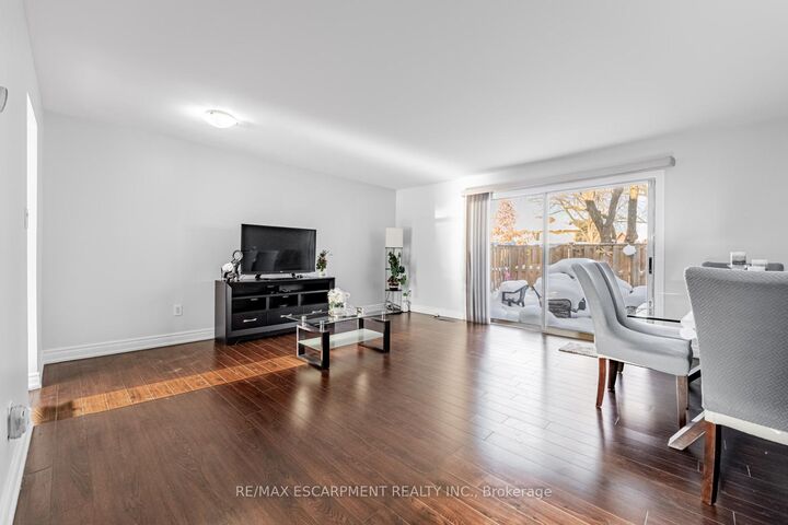 Property Photo: 6650 Falconer Drive 19 ON L5N 1B5