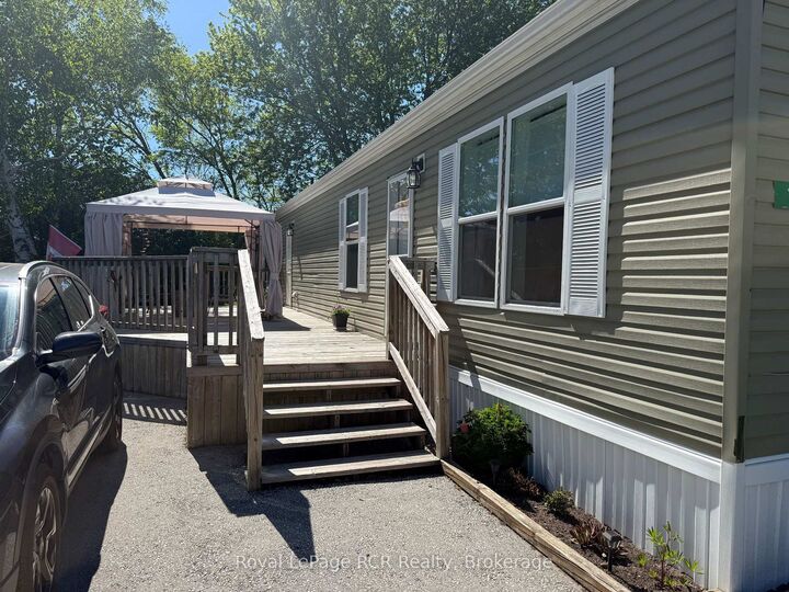 Property Photo: 120 Sussex Square ON N4K 5N5