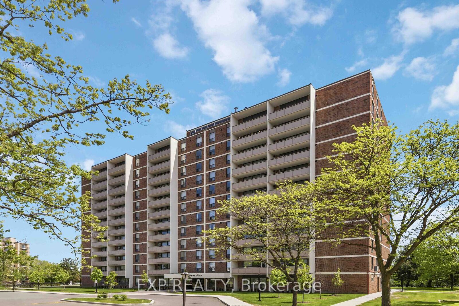 Property Photo: 3120 Kirwin Avenue 509 ON L5A 3R2
