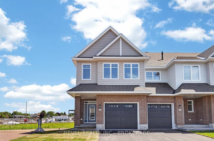 Property Photo: 1415 Demers Avenue ON K7M 0H8