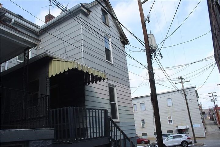 Property Photo:  577 Linden Way  PA 15033 