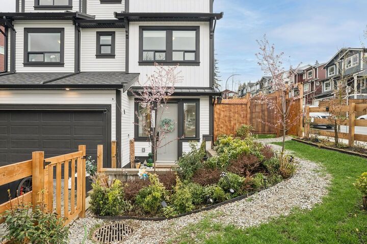 Property Photo: 11238 250B Street BC V2W 0K6