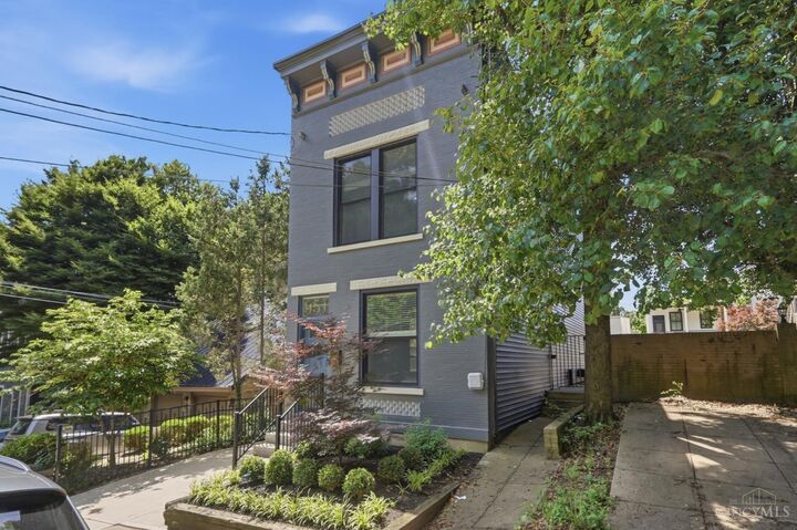 Property Photo: 951 Parkside Place OH 45202