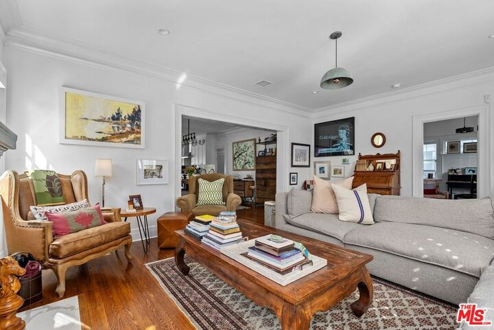 Property Photo: 1117 S Manhattan Pl CA 90019