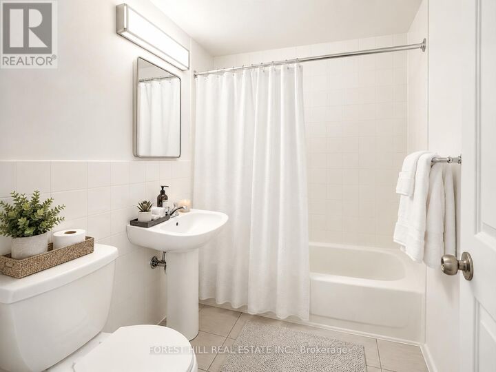 Property Photo:  92 Robinson Street 202  ON L8P 1Z1 