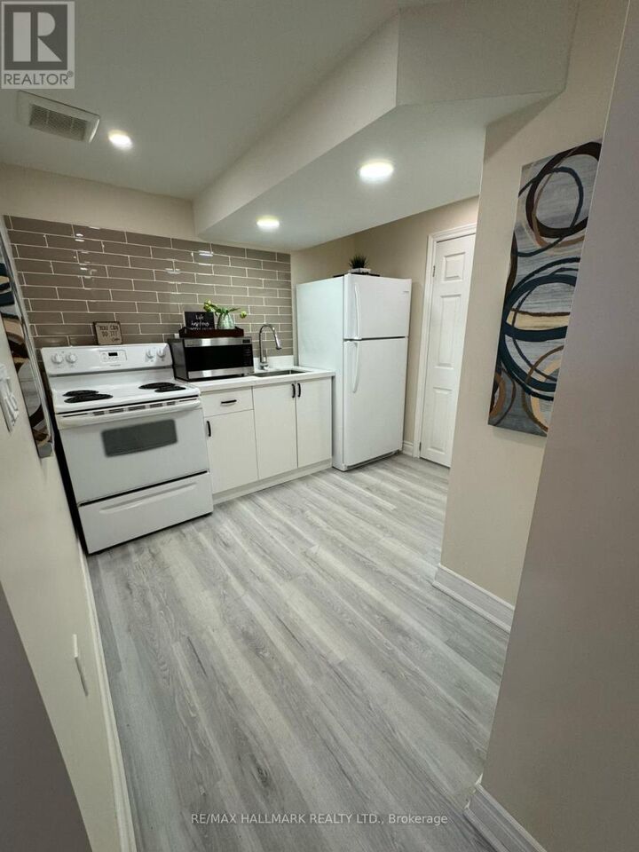 Property Photo:  248 Crossland Gate Room 2  ON L3X 1A9 
