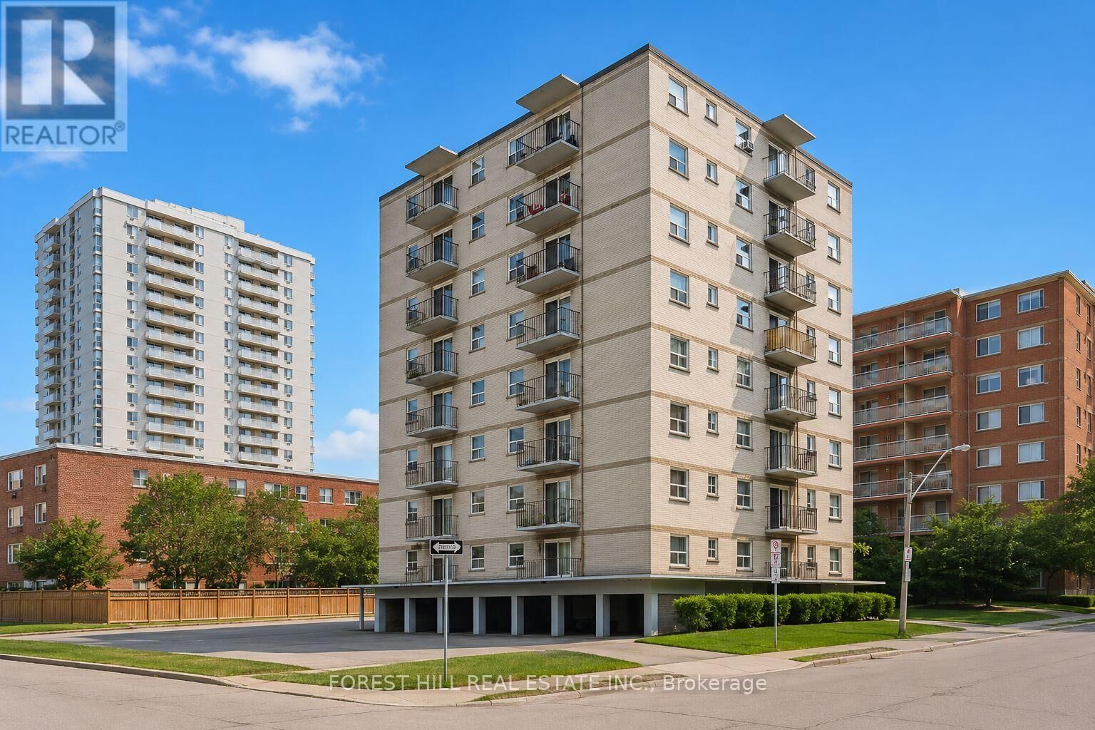 Property Photo:  92 Robinson Street 503  ON L8P 1Z1 