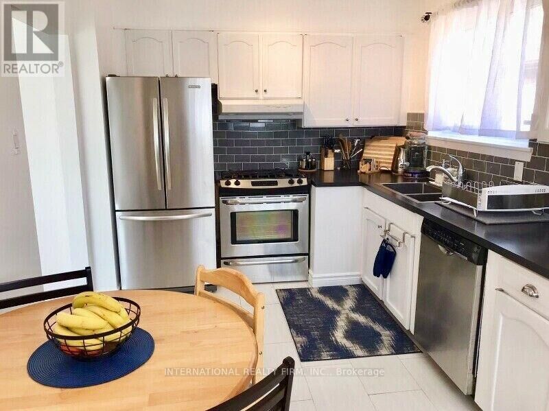Property Photo:  77 Elise Terrace Upper  ON M2R 2W9 