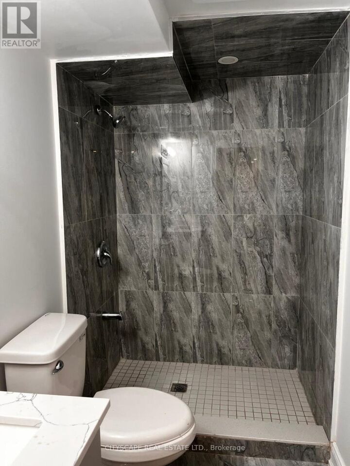 Photo de la propriété:  233 Bartley Bull Parkway Lower  ON L6W 2K9 