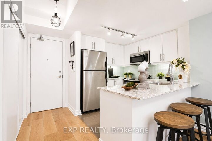 Property Photo:  500 St Clair Avenue West 404  ON M6C 1A8 