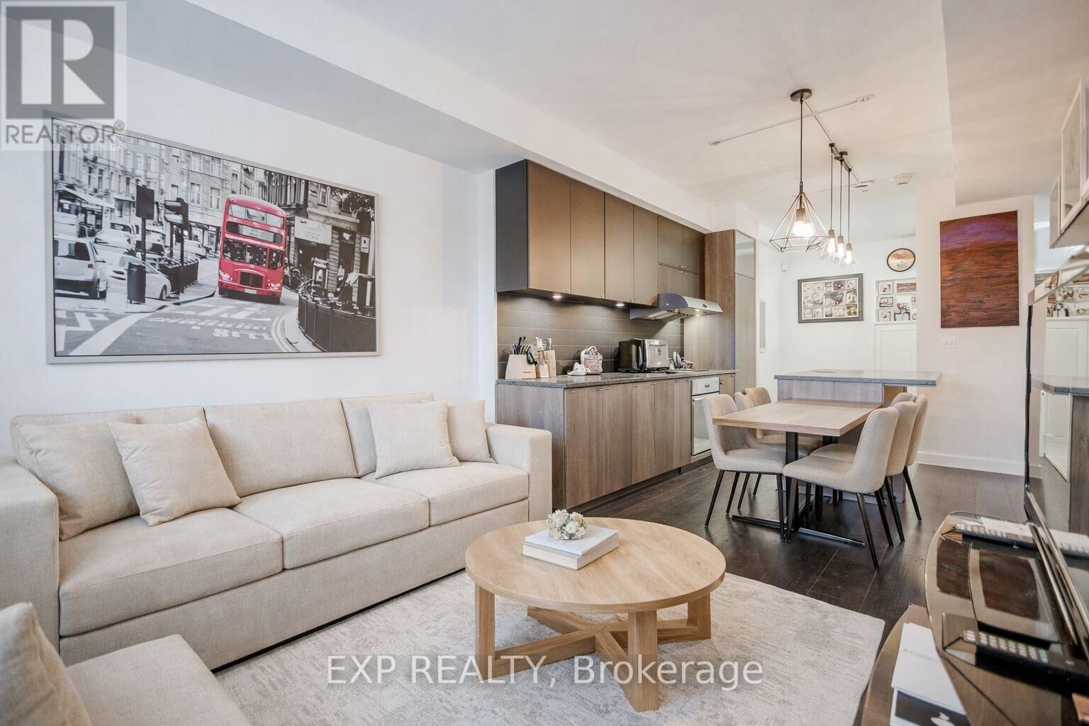 Property Photo:  223 St Clair Avenue West 209  ON M4V 1R3 