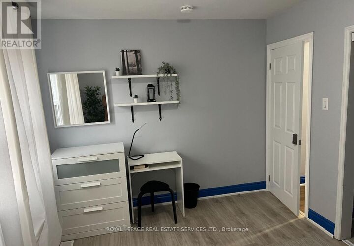 Property Photo:  862 Brown'S Line 3  ON M8W 2W3 