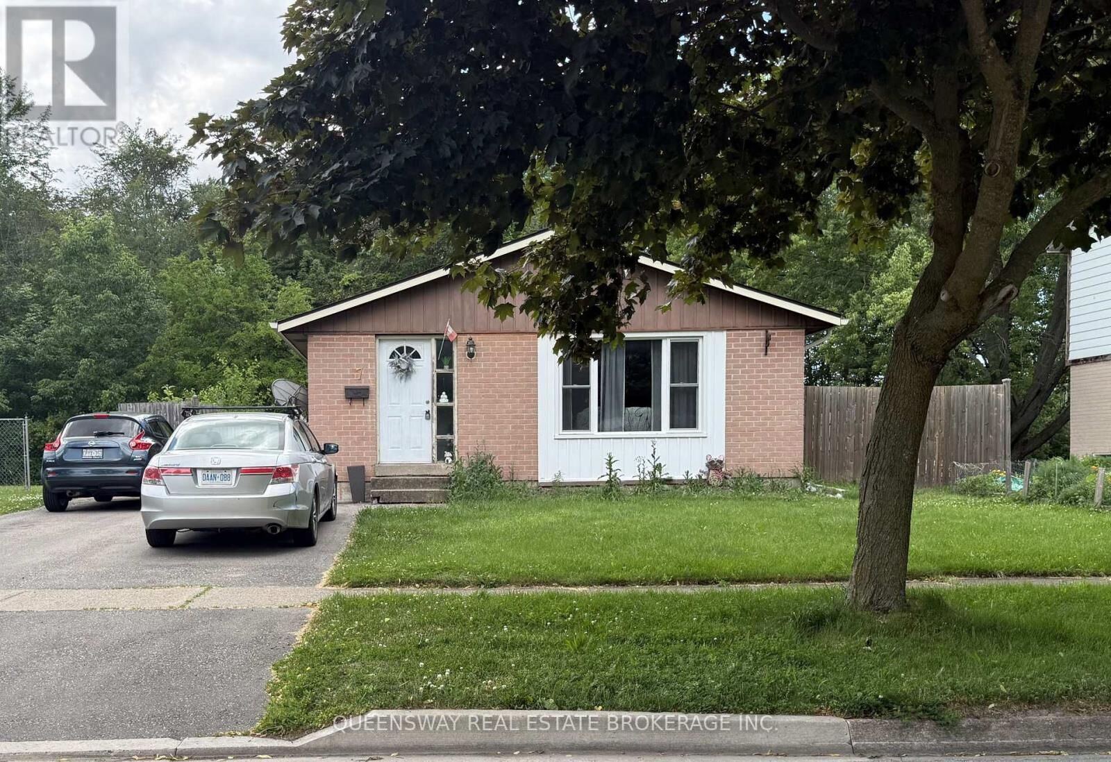 Property Photo:  7 Leaside Drive Main  ON L3C 6B1 