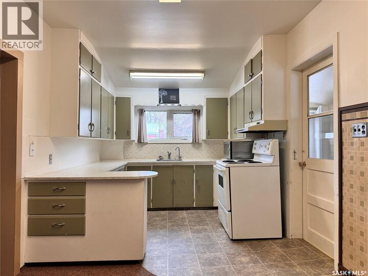 Property Photo:  309 A Avenue E  SK S0A 4T0 