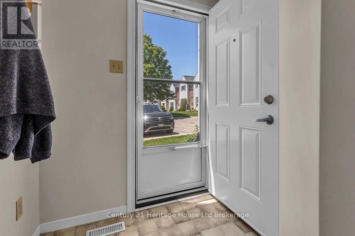 Property Photo: 380 Quarterline Road 15 ON N4G 5L5