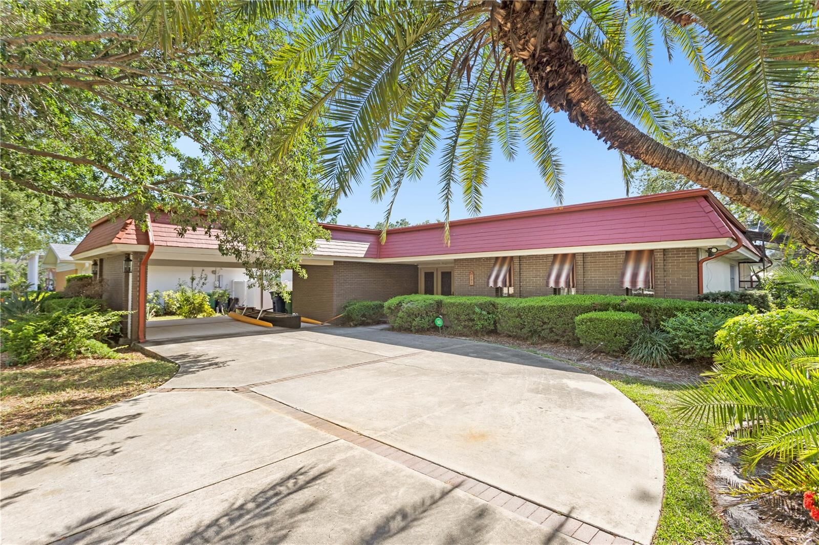 Property Photo:  207 S Sherrill Street  FL 33609 