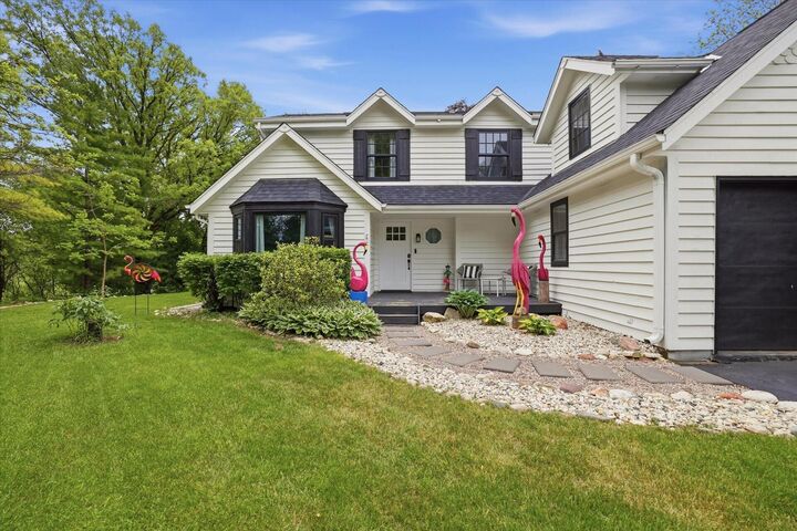 Property Photo:  423 Bron Derw Ct  WI 53183 