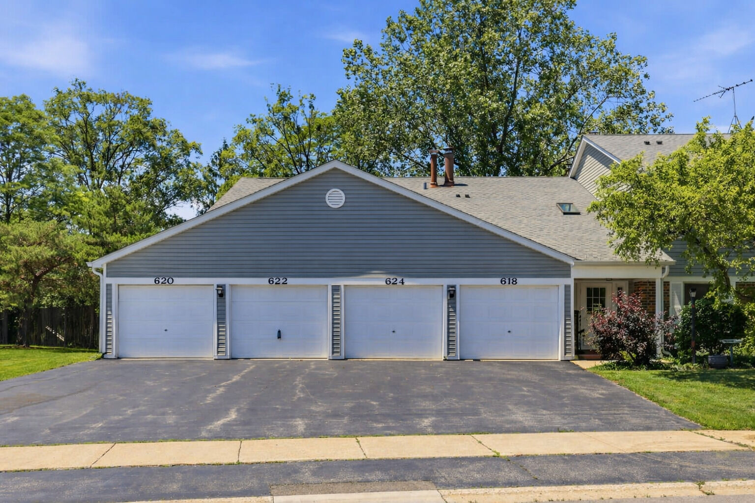 Property Photo: 622 N Deer Run Drive B11 IL 60067