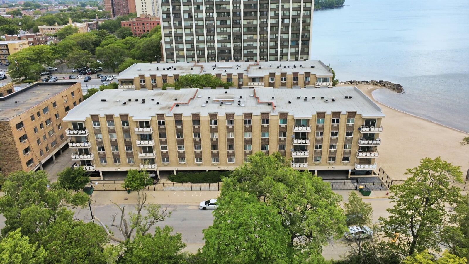 Property Photo: 2772 E 75th Street 2gs IL 60649