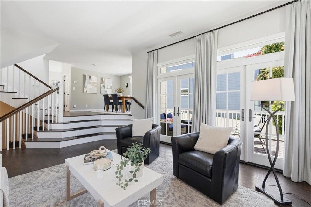 Property Photo:  702 S Broadway A  CA 90277 