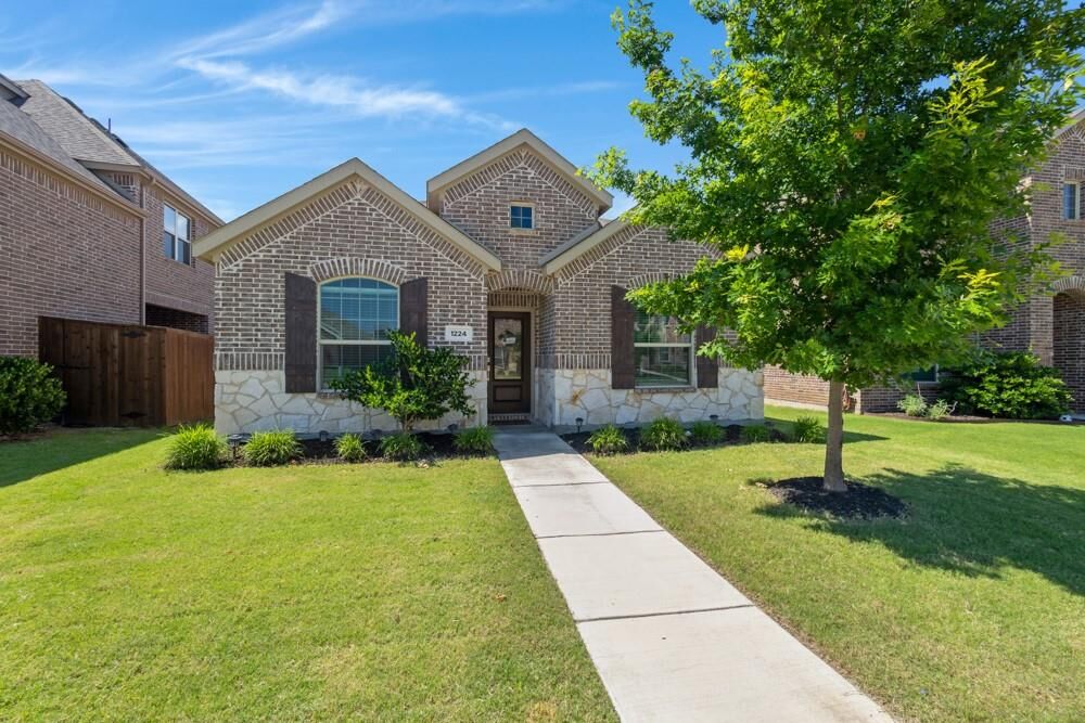 Property Photo: 1224 Milfoil Drive TX 76247