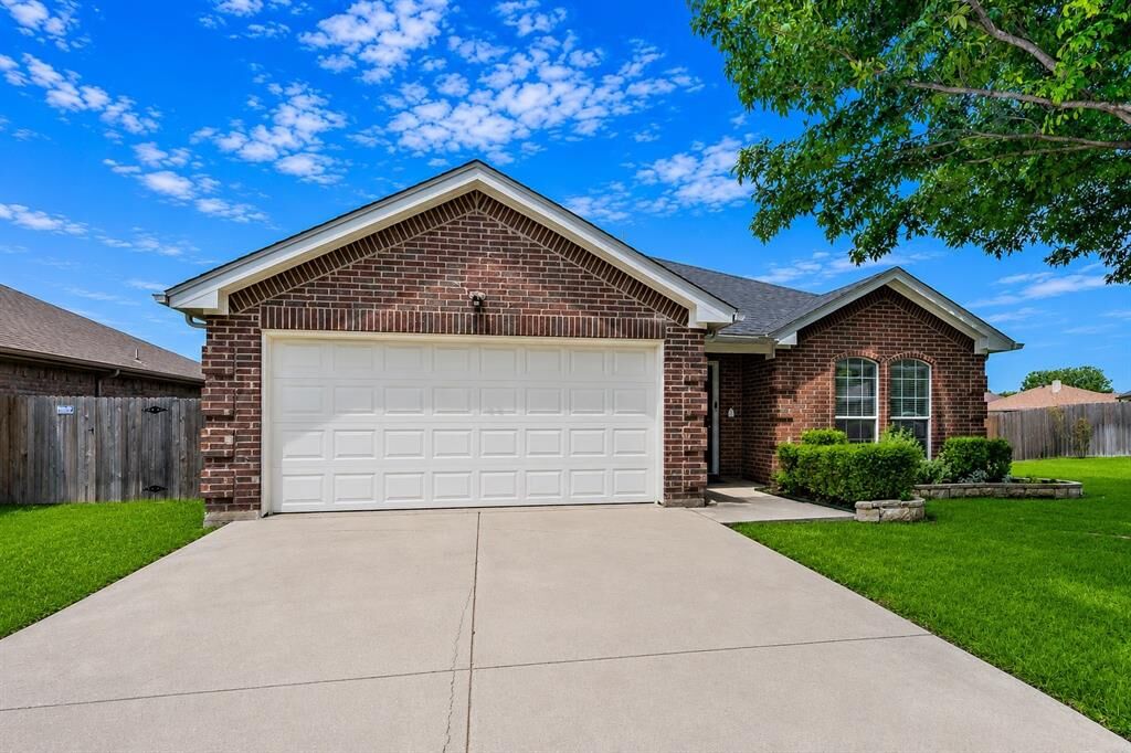 Property Photo:  445 Vista Way Drive  TX 76179 