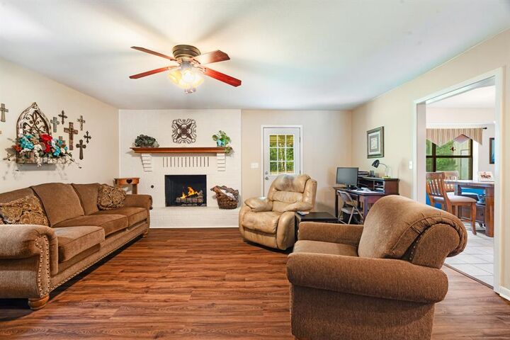 Property Photo: 325 Key West Road TX 75460