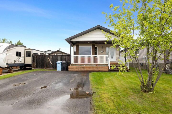 Property Photo:  140 Sumac Crescent  AB T9K 0H8 