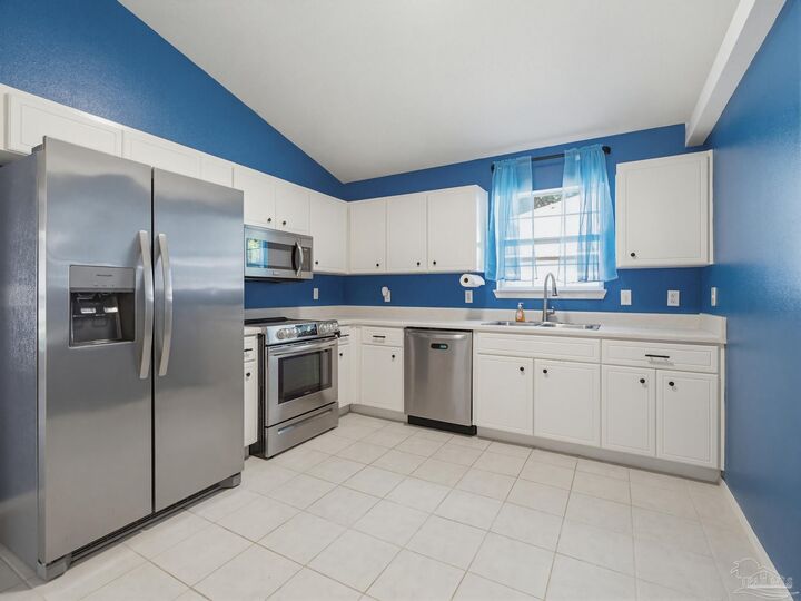 Property Photo:  640 Calderwood Ct  FL 32534 