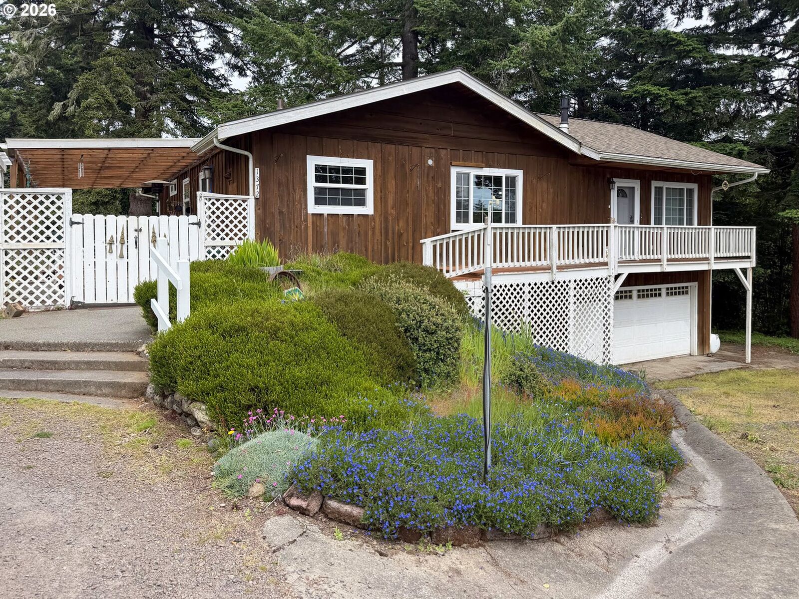 Property Photo: 1372 Hampton Rd OR 97415