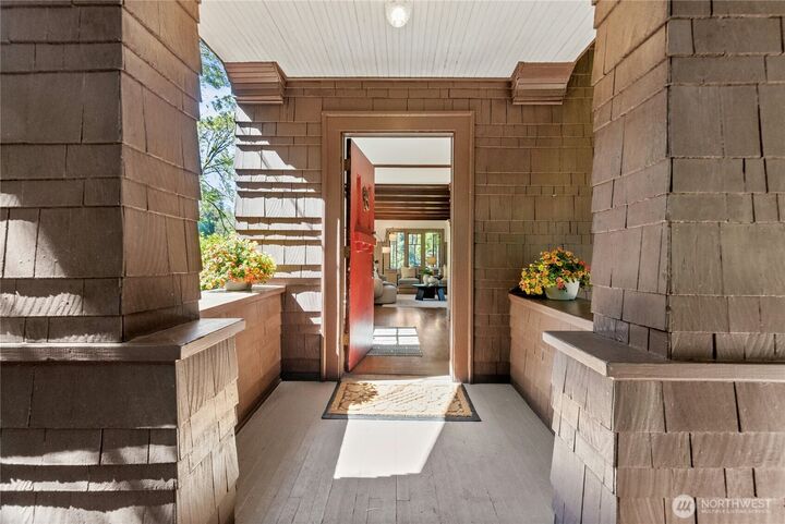 Property Photo:  2077 E Howe Street  WA 98112 